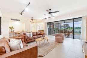 'Lady of the Lagoon' Spacious Waterfront Luxury, Darwin